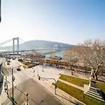 Riverfront Lux Apartment Budapest