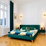 Riverfront Lux Lejlighed *
