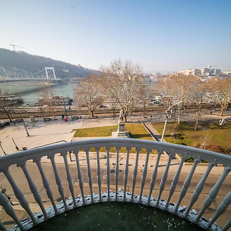 Riverfront Lux Apartment Budapest