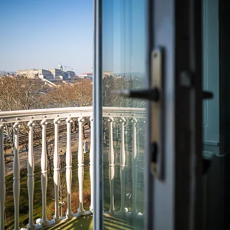 Riverfront Lux Appartement