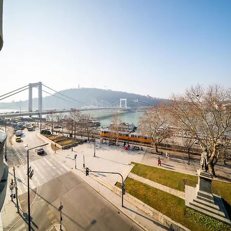 Riverfront Lux Apartment Budapest