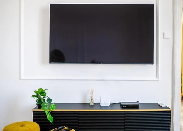 Riverfront Lux Apartment