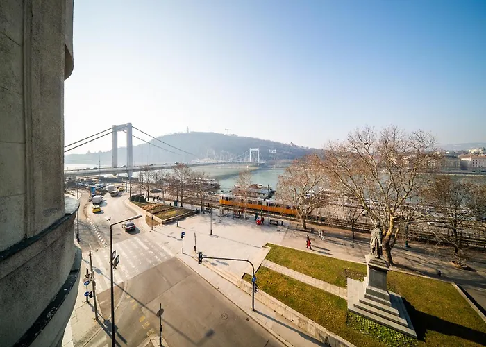 Riverfront Lux Apartment Budapest
