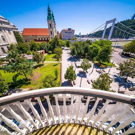 Riverfront Lux Appartamento *